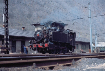 {short description of image}